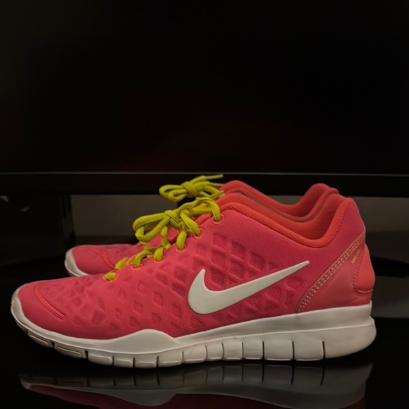 Nike Shoes - Nike Free TR Fit